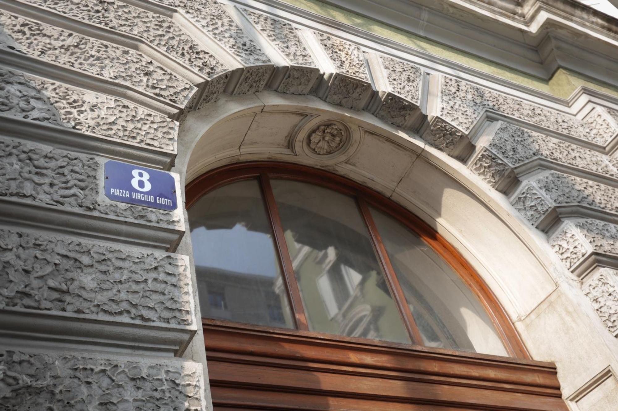 Residence Piazza Giotti 8 Trieste Exteriör bild