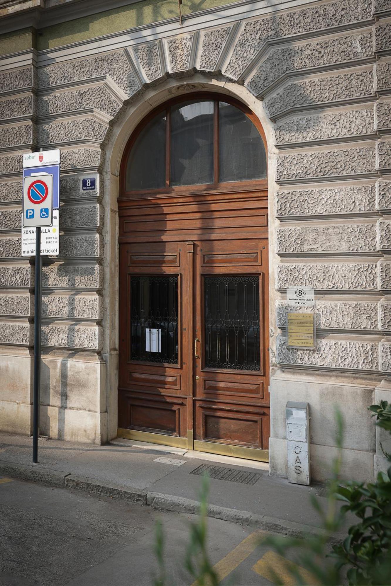 Residence Piazza Giotti 8 Trieste Exteriör bild